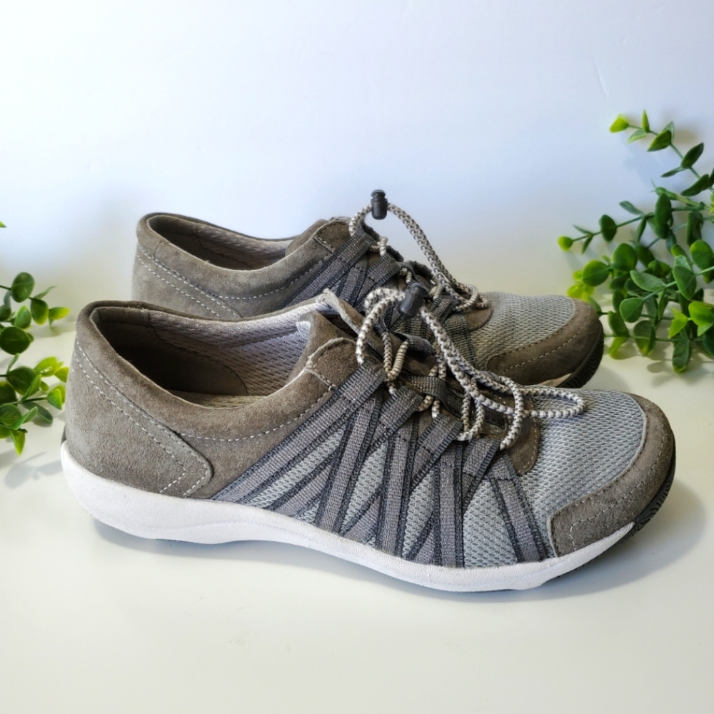 grey dansko